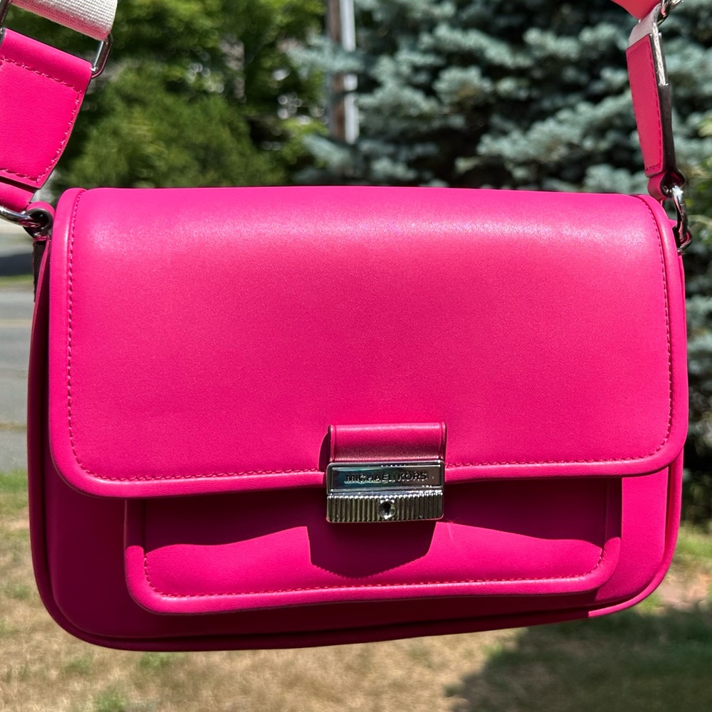 Michael Kors Bradshaw Medium Leather Messenger Bag Dragonfruit Pink NWT - Picture 3 of 13